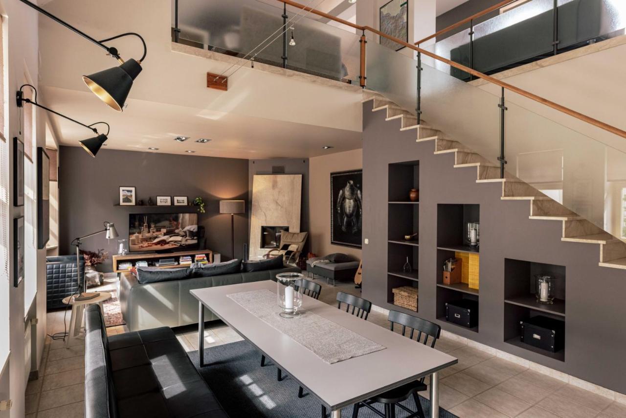 Spacious 2-story Apt. W/ Terrace - 280 M2 公寓 *