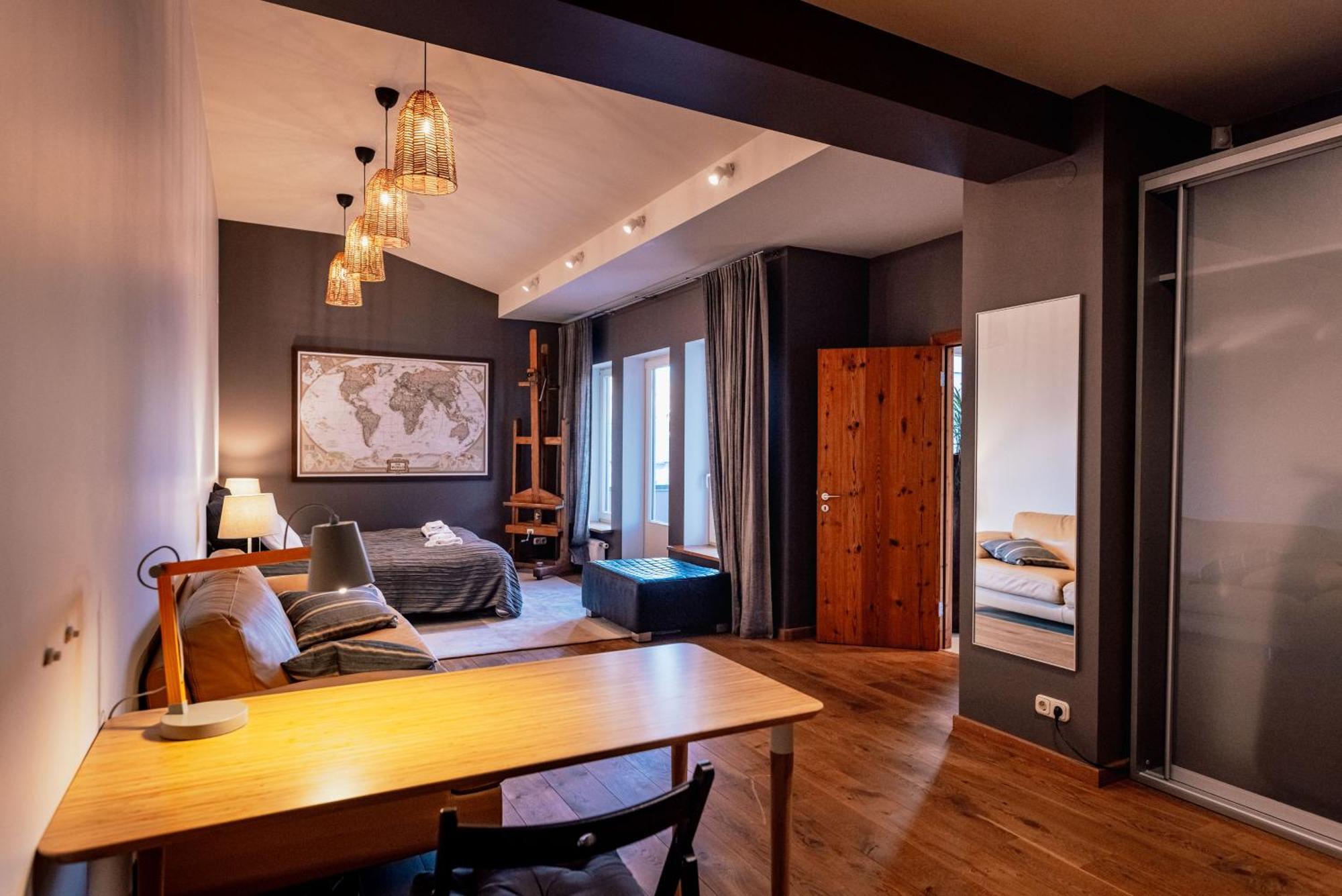 Spacious 2-story Apt. W/ Terrace - 280 M2 公寓